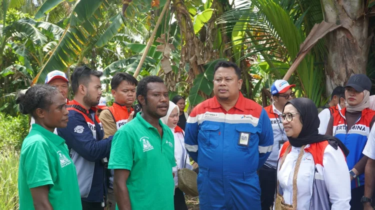 Pertamina Kilang Kasim Dampingi Kunjungan Komisaris di Kampung Malabam