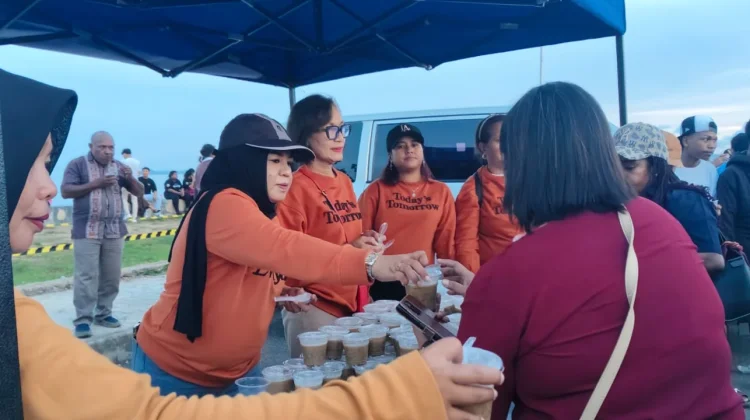 Rumah Aspirasi Rico Sia Dukung Kegiatan Pawai Paskah Dengan Menyiapkan Snack
