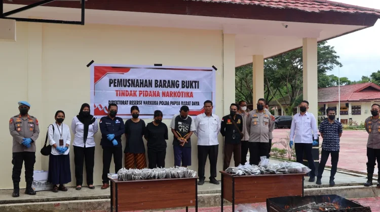Polda Papua Barat Daya Musnahkan Barang Bukti 8.288,57 Gram Ganja