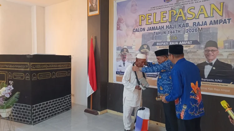 Wakil Bupati Lepas Jemaah Haji Raja Ampat, Paling Tua Berusia 85 Tahun