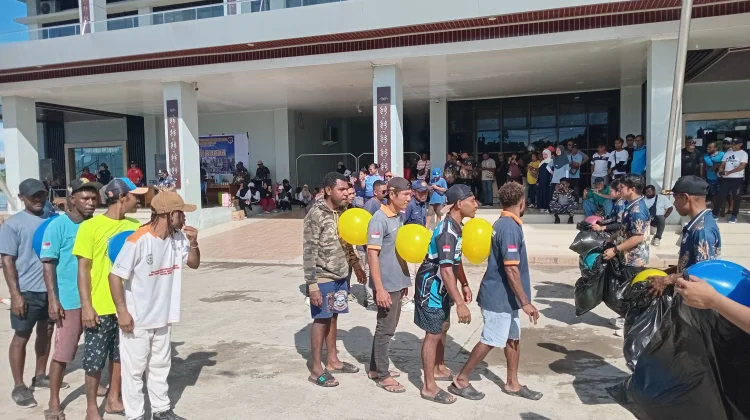 Peringatan Hari Buruh di Raja Ampat, Dimeriahkan Lomba Joget dan Bersih-Bersih