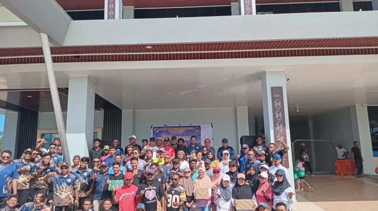 Peringatan Hari Buruh di Raja Ampat, Dimeriahkan Lomba Joget dan Bersih-Bersih