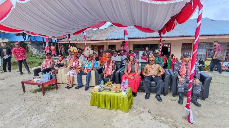 Bupati Petronela Krenak Jadi Inspektur Upacara Hardiknas di Sorong Selatan
