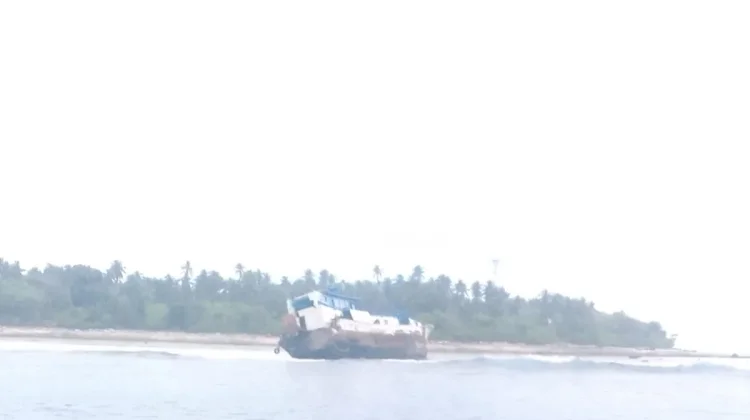 Polairud Polres Selidiki Kapal Kandas di Perairan Pulau Mof Raja Ampat
