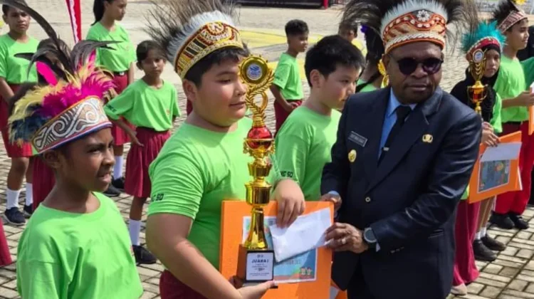 Siswa SD Negeri 21 Raja Sinurat Harumkan Sekolah lewat Juara Gasing Sekota Sorong