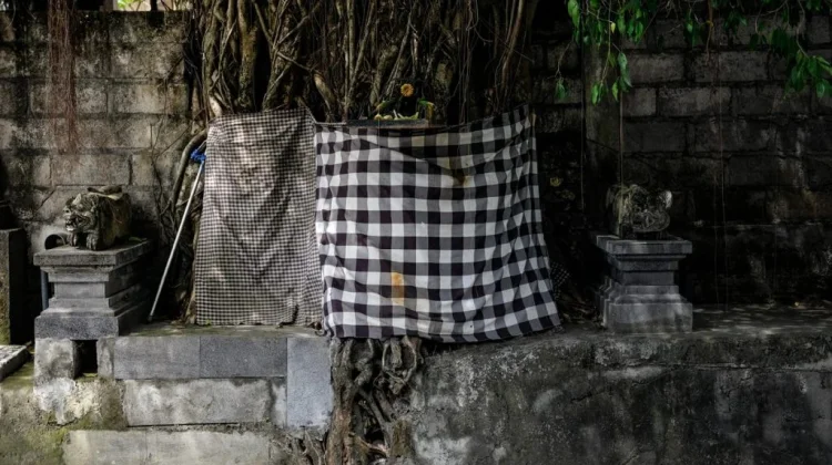 Makna Filosofis Kain Poleng dalam Kehidupan Masyarakat Bali