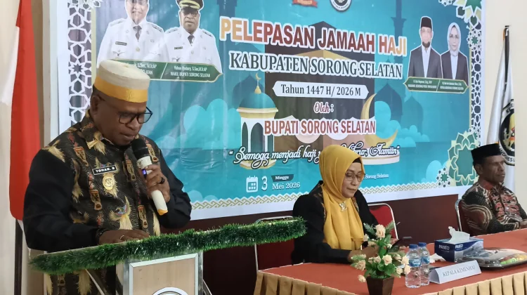 Wakil Bupati Yohan Bodory Melepas Jemaah Haji Asal Sorong Selatan