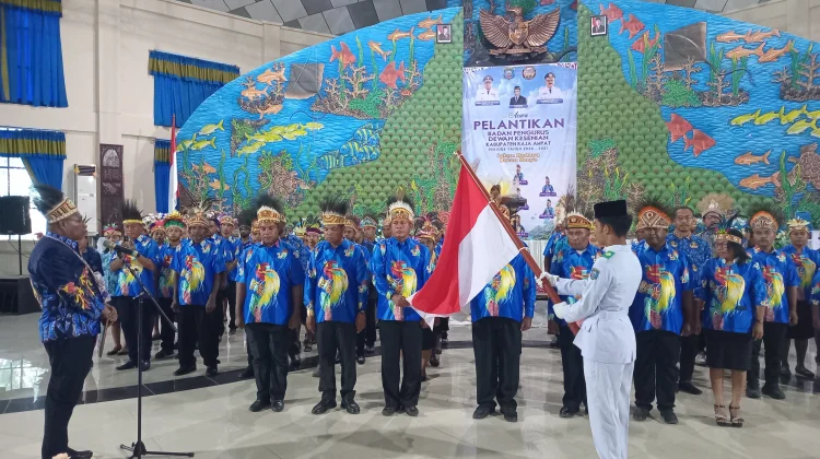 Bupati Lantik Dewan Kesenian Raja Ampat, Isak Lewi Burdam Jabat Ketua Umum
