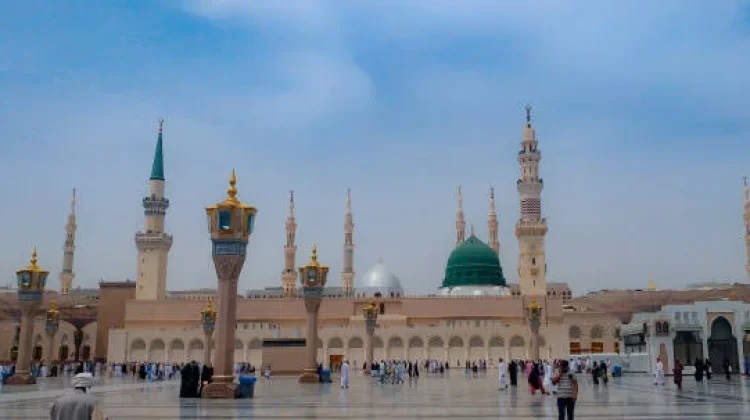 Jangan Sibuk Swafoto, Ini Amalan yang Bisa Dikerjakan ketika Berada di Kota Madinah