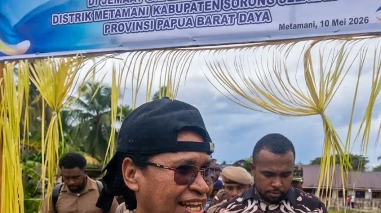Bupati Petronela Krenak Dorong Peningkatan Ekonomi Pedagang Lokal Warga
