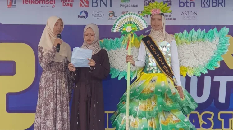 HUT ke-12 UT Sorong Gelar Lomba Konten dan Busana Daur Ulang Tingkat SMA