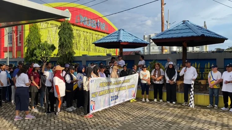 Wakil Wali Kota Anshar Karim Lepas Jalan Santai HUT ke-12 UT Sorong