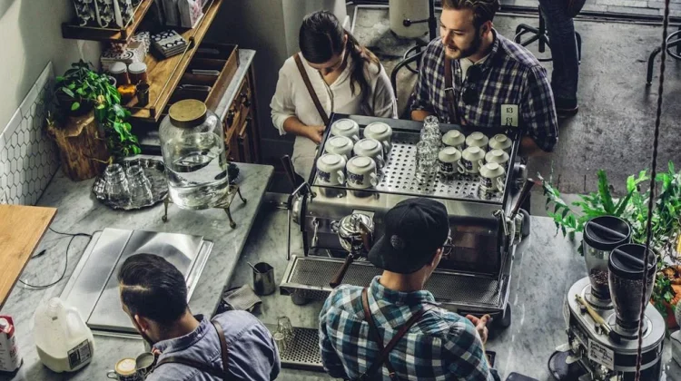 Membangun Tim Kecil yang Solid di Coffee Shop