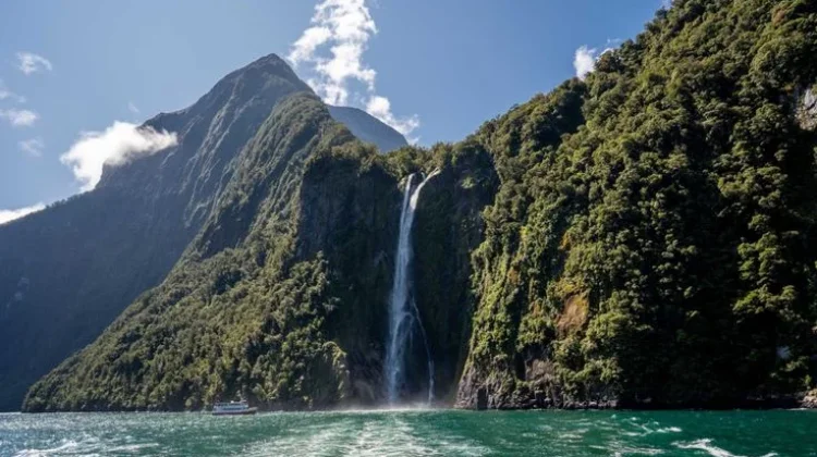 Milford Sound, Lanskap Fiord Ikonik Selandia Baru yang Menyuguhkan Keindahan Alam