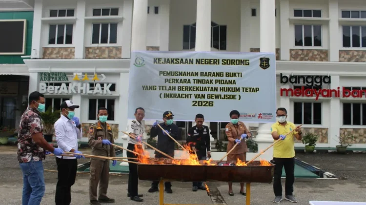 Kejari Sorong Musnahkan Barang Bukti Periode Januari hingga April 2026