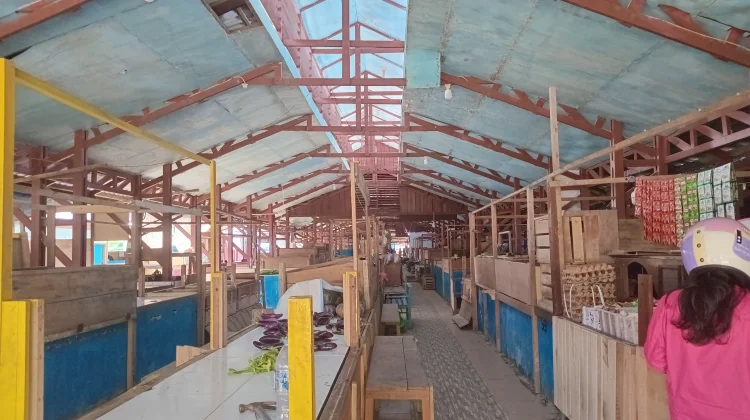 Sepi Pembeli, Puluhan Pedagang di Raja Ampat Kembali Berjualan di Pasar Lama