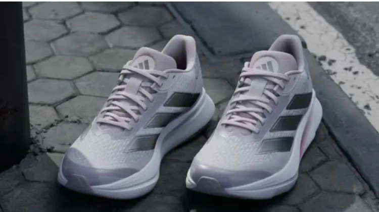 6 Sepatu Lari Wanita Adidas Nyaman & Awet Terbaik di Bawah Rp700 Ribu