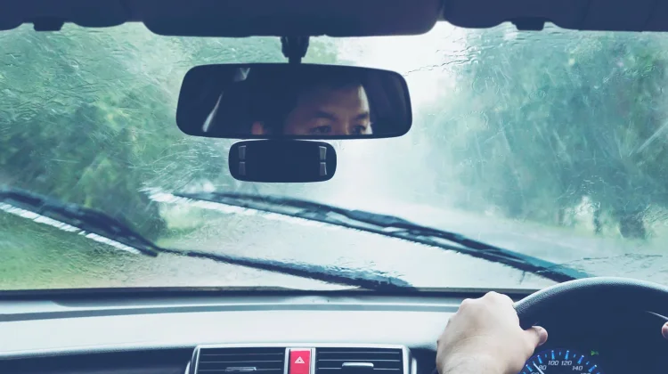 Jangan Asal Isi Air Wiper Mobil Anda