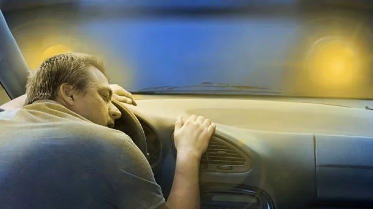 Jangan Anggap Sepele Tidur di Mobil Dengan AC Menyala
