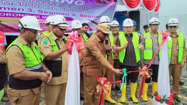 Wali Kota Sorong Launching Pembangunan Kanal Banjir di Kawasan Sungai Maruni