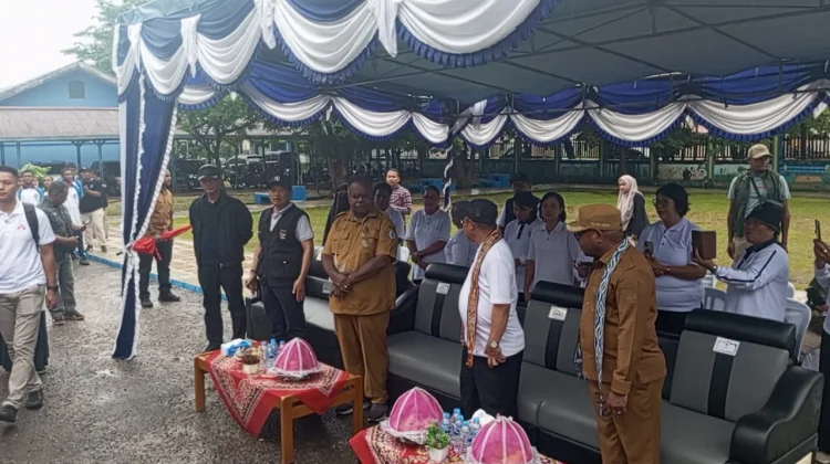 Curhat Gubernur Elisa Kambu, Kekurangan Guru dihadapan Menteri