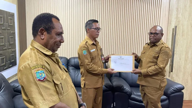 Thamrin Tajuddin Ditunjuk Sebagai Plt Sekwan Gantikan Saul Solossa
