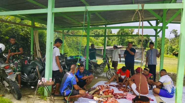 Kodim 1807/Sorong Selatan Bagikan Daging Kurban Iduladha