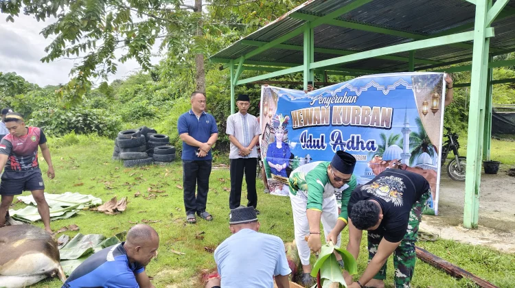 Kodim 1807/Sorong Selatan Bagikan Daging Kurban Iduladha