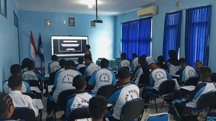 Menteri Tinjau Pembelajaran Digital dan Tegas Transparansi Dana Revitalisasi