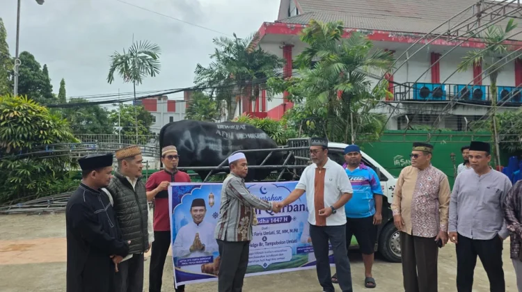 Keluarga AFU dan Partai Demokrat Serahkan Sapi Qurban ke Sejumlah Masjid