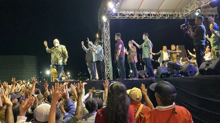 Dihadiri Rev. Henry Hinn, Ribuan Jemaat Bersatu dalam KKR Oikumene di Kota Sorong