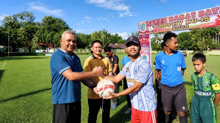 Polda PBD Dukung Pembinaan Anak Papua Melalui Turnamen Sepak Bola Trophy KU-15