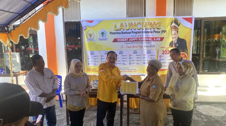SMP Negeri 3 Kabupaten Sorong Bersyukur 309 Siswa Terima Bantuan PIP Aspirasi