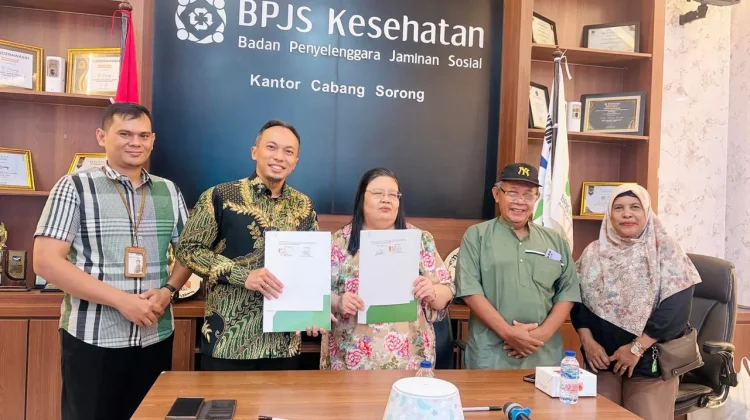 Klinik Pratama Maju Bersama Kota Sorong salurkan CSR bantu peserta JKN menunggak