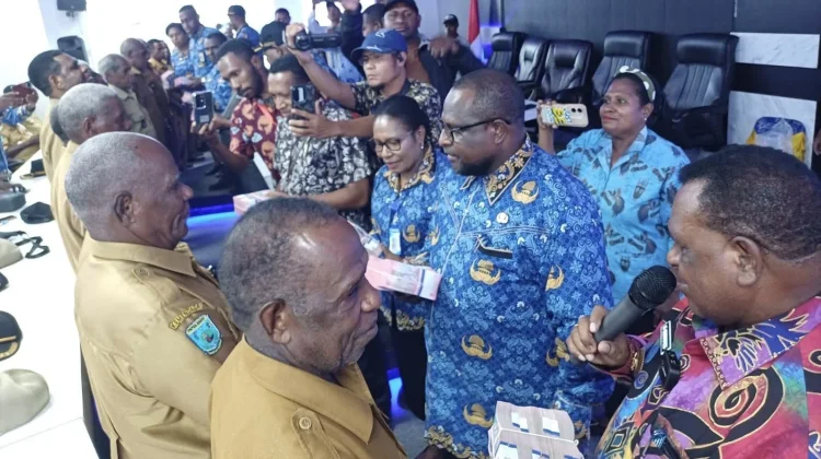 Bupati Maybrat Salurkan Dana Kampung Tahap I Senilai Rp40,5 Miliar