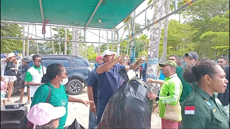 Aksi Massal Peringatan Hari Lingkungan Hidup di Raja Ampat Kumpulkan 663 Kg Sampah
