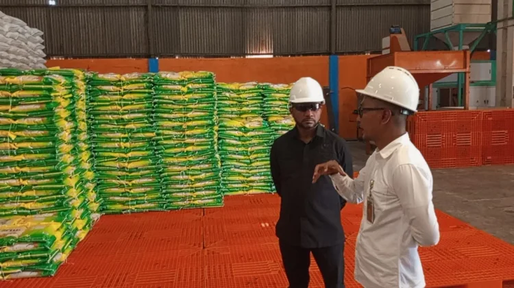 Yan P. Mandenes : Distribusi Bantuan Pangan Diawasi Ketat dan Tepat Sasaran
