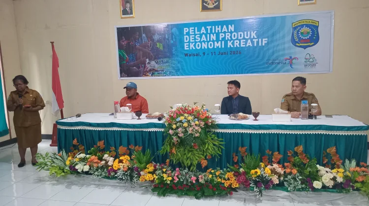 Dispar Raja Ampat  Fasilitasi Pelatihan Desain Produk bagi Mama-mama Papua