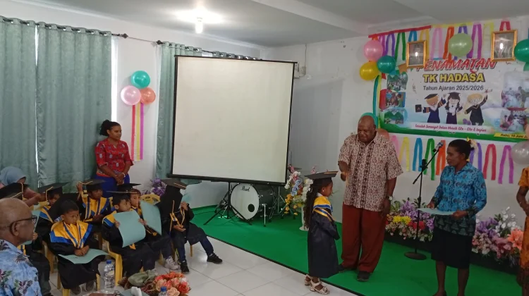 TK Hadasa Tamatkan 13 Siswa Angkatan Ke-8 Tahun Ajaran 2025/2026