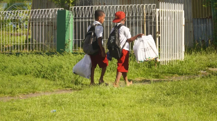 Pertamina Patra Niaga Kilang Kasim Hadirkan Senyum untuk Anak-Anak Pulau Kasim
