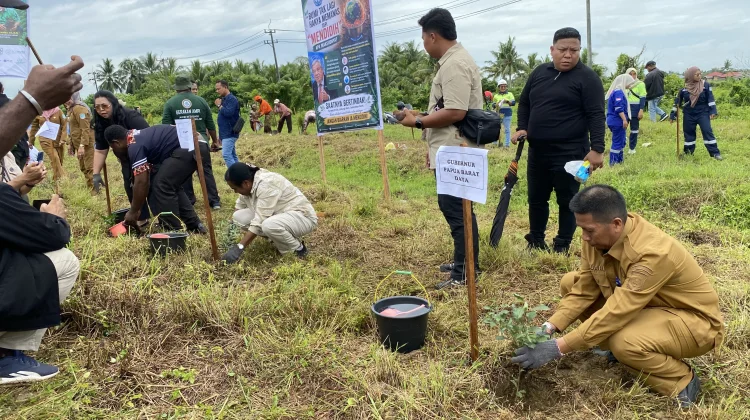 Suardi Thamal Ajak Warga Papua Barat Daya Jadikan Menanam Pohon Sebagai Budaya