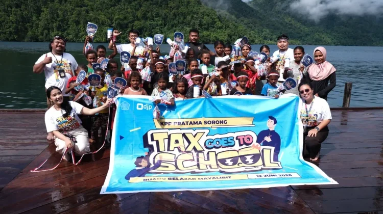 KPP Pratama Sorong Edukasi Siswa Mayalibit Raja Ampat Melalui Tax Goes To School