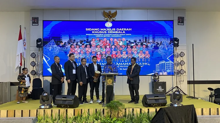 Gubernur Elisa Kambu Ajak Gembala GBI Tinggalkan Ego dan Perkuat Persatuan