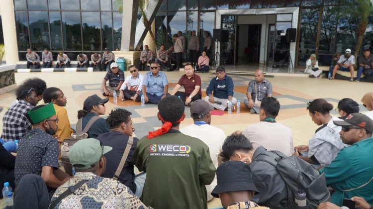Mahasiswa Soroti Minimnya Kehadiran Anggota DPR Kota Sorong saat Aksi Damai