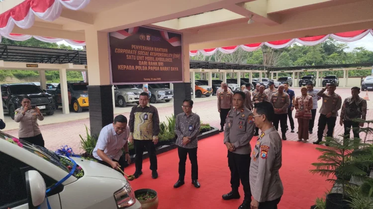 BRI Serahkan Bantuan CSR Mobil Ambulans Kepada Polda Papua Barat Daya