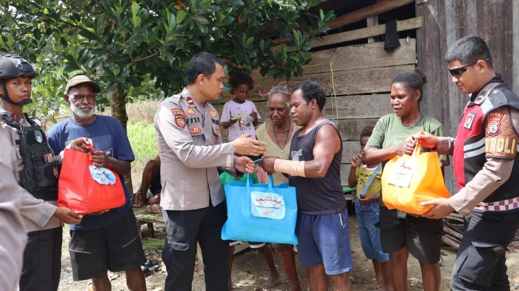 Polda PBD Salurkan 20 Ribu Liter Air Bersih untuk Masyarakat
