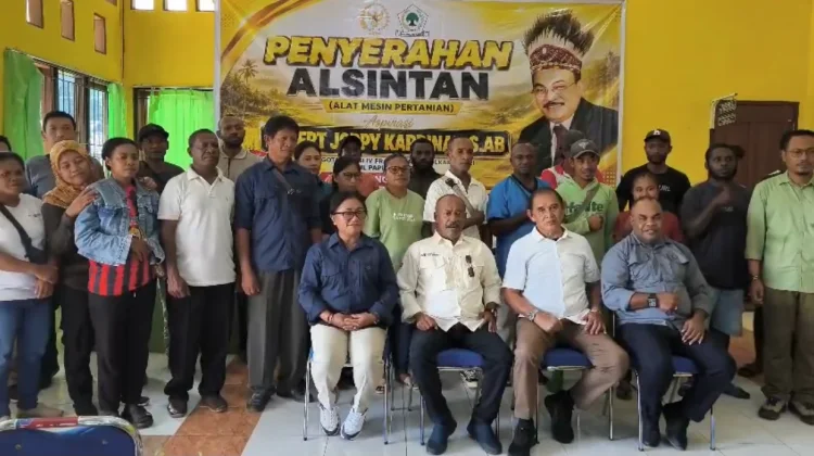 RJK Salurkan Alsintan dan Bantuan Irigasi untuk Poktan di Eks Transmigrasi Sorsel
