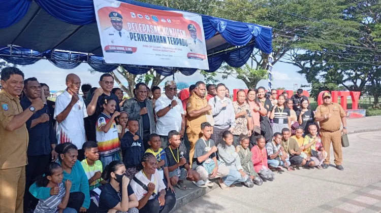 Elisa Kambu Lepas Kontingen Youth Camp GPdI Papua Barat Daya ke Sorong Selatan