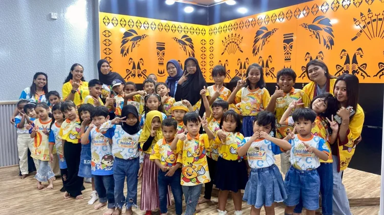 Kunjungan Sempoa SIP Sorong ke RRI Sorong, Belajar Dunia Penyiaran sejak Dini
