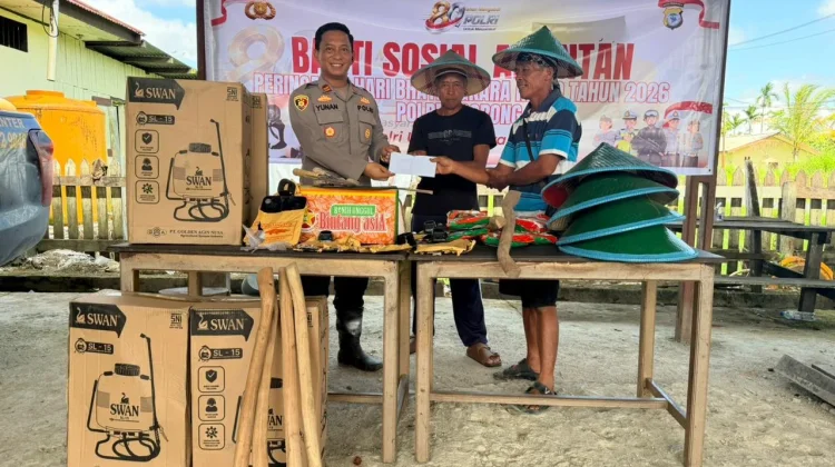 Polsek Klamono Serahkan Bantuan Alsintan kepada Kelompok Tani Makmur